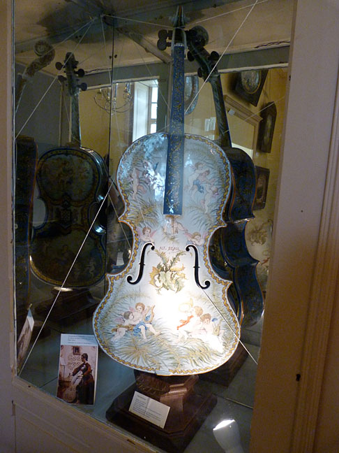 r_porcelain_cello
