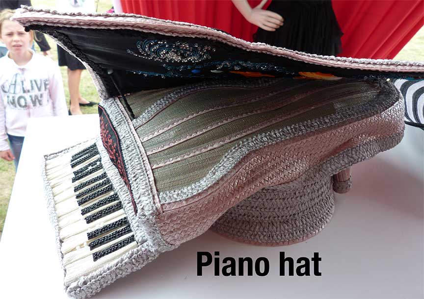 q2_piano_hat