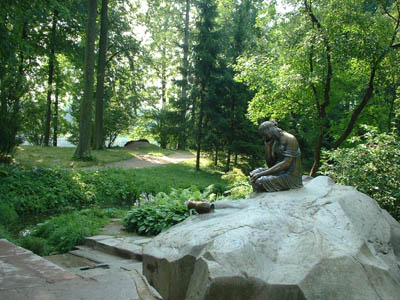 statue