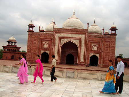 3taj_gate