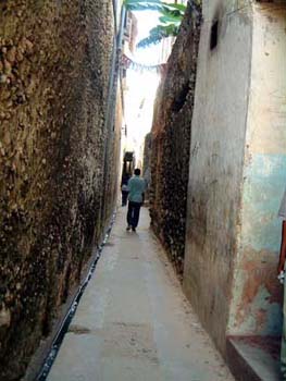 c-narrow_street