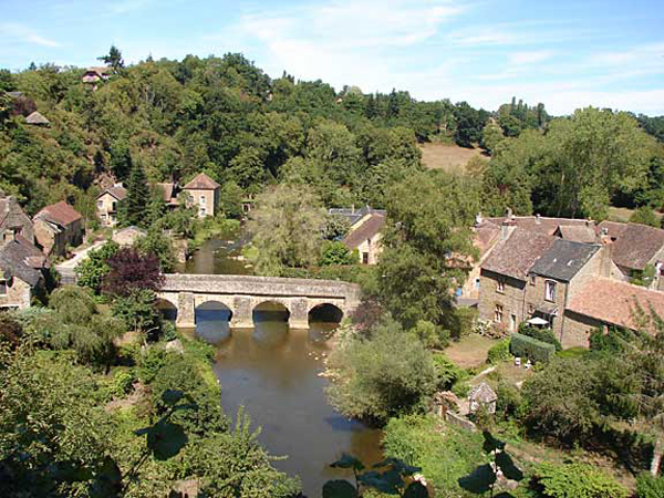 e2_village_river