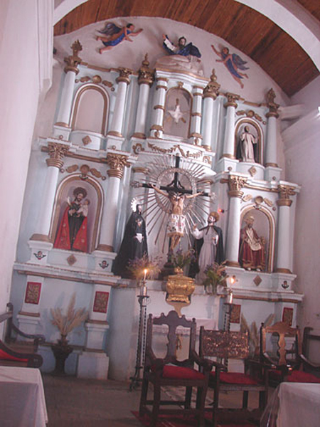 l_Cachi_church_inside