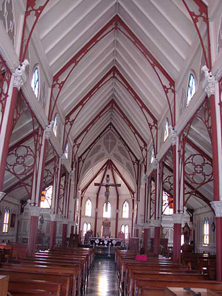 eiffel_church_inside