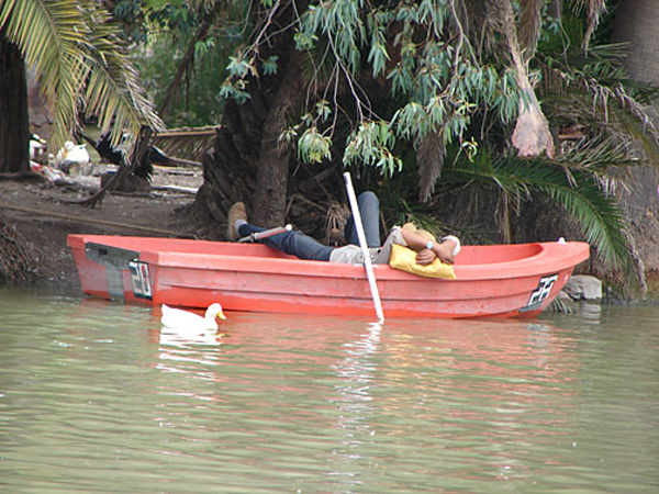 7siesta_in_boat