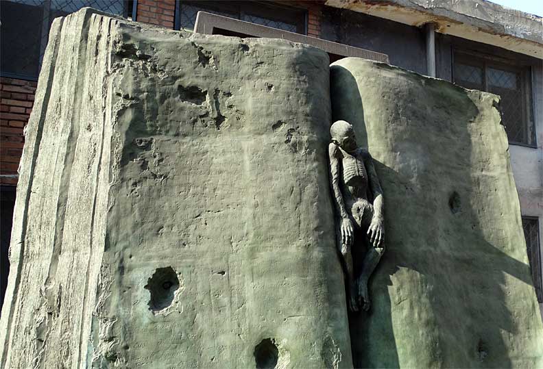 o_798-book-sculpture