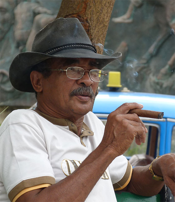 b_man_cigar
