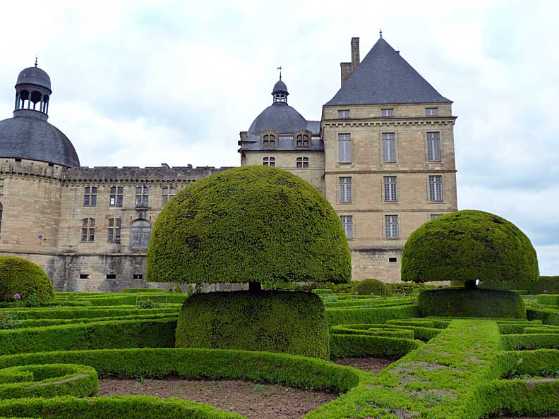 h_chateau_hautefort