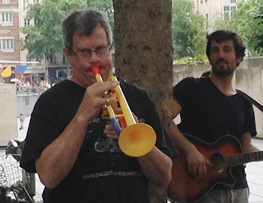 g_plastic_trumpet